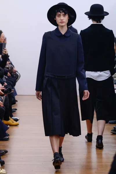 Look 3